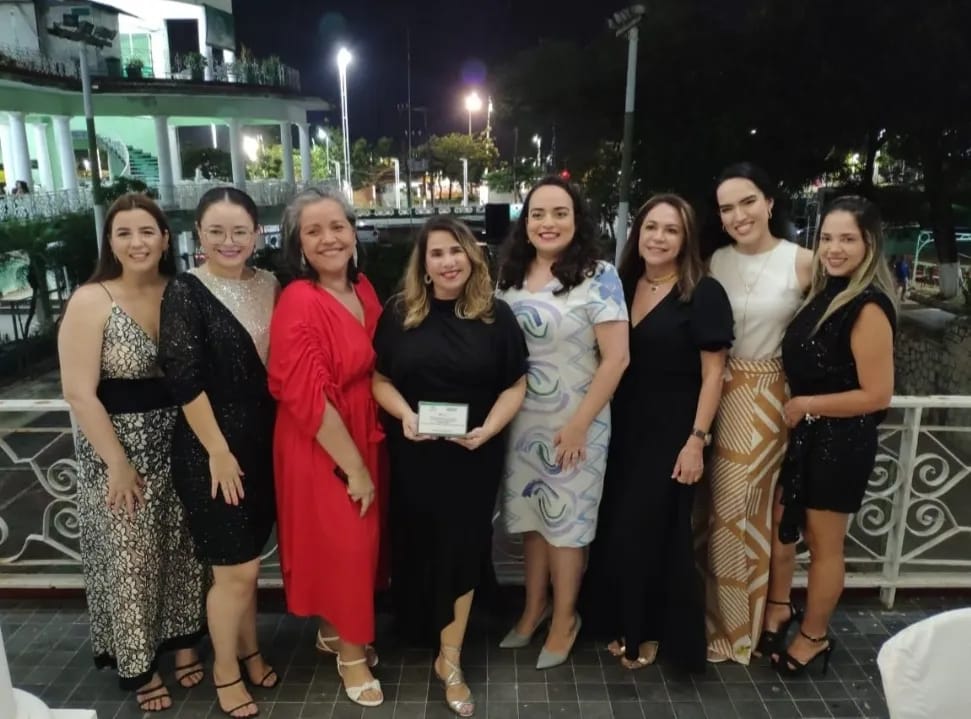 Diretora da EGPCE é homenageada em aniversário do Programa de Ação Integrada para o Aposentado – PAI